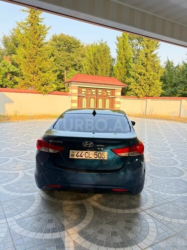 Hyundai Elantra-4