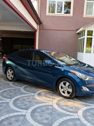 Hyundai Elantra-2