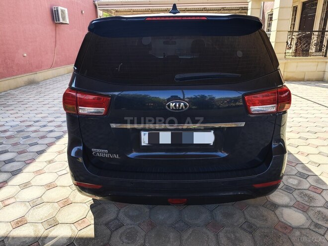 Kia Carnival-2
