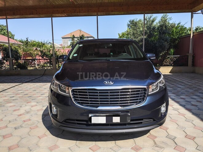 Kia Carnival-1