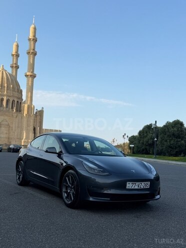Tesla Model 3-4