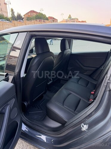 Tesla Model 3-8