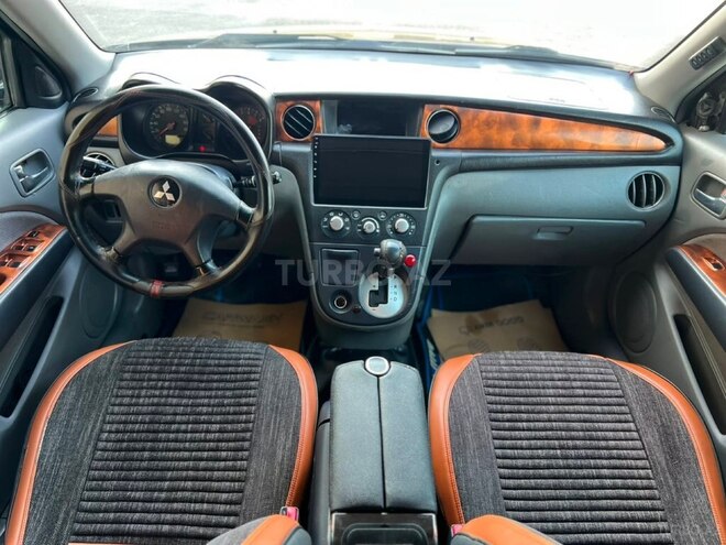 Mitsubishi Airtrek-8