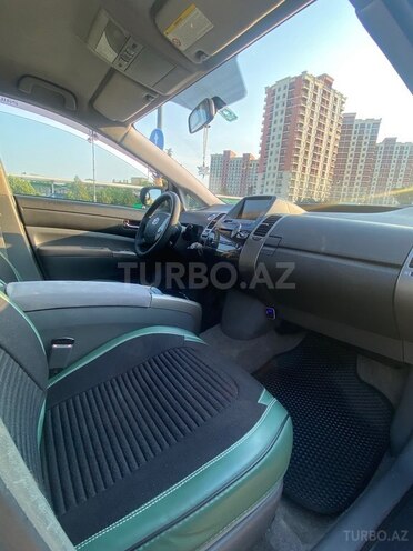 Toyota Prius-13