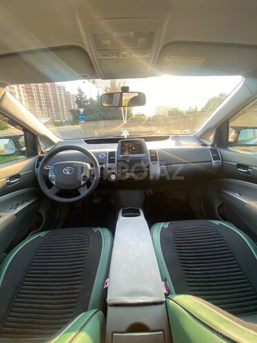 Toyota Prius-12