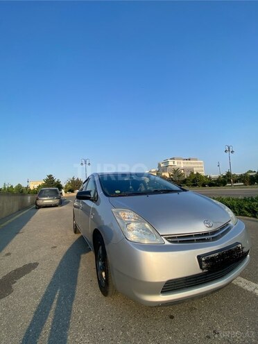 Toyota Prius-5