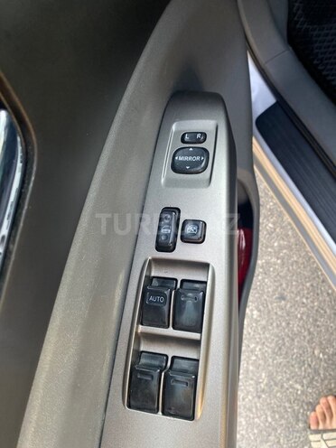 Toyota Prius-16