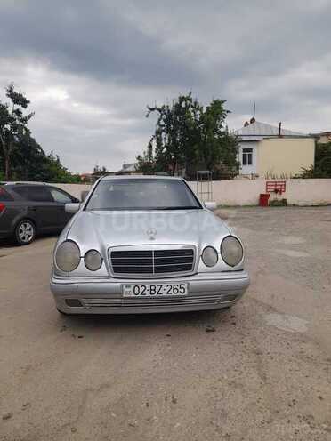 Mercedes E 220-1