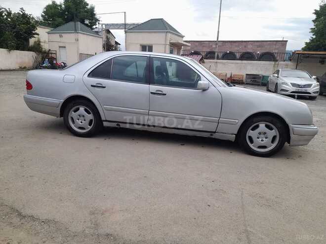 Mercedes E 220-3