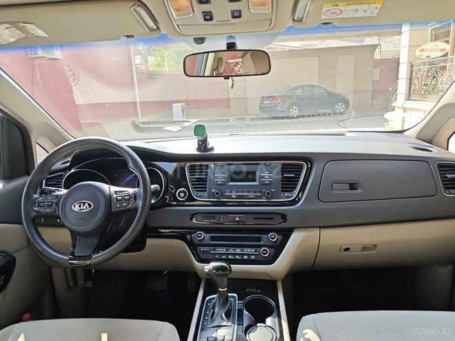 Kia Carnival-5