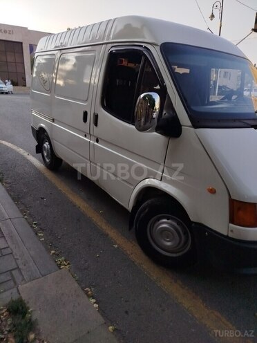 Ford Transit-4
