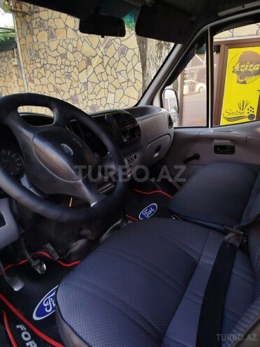 Ford Transit-6