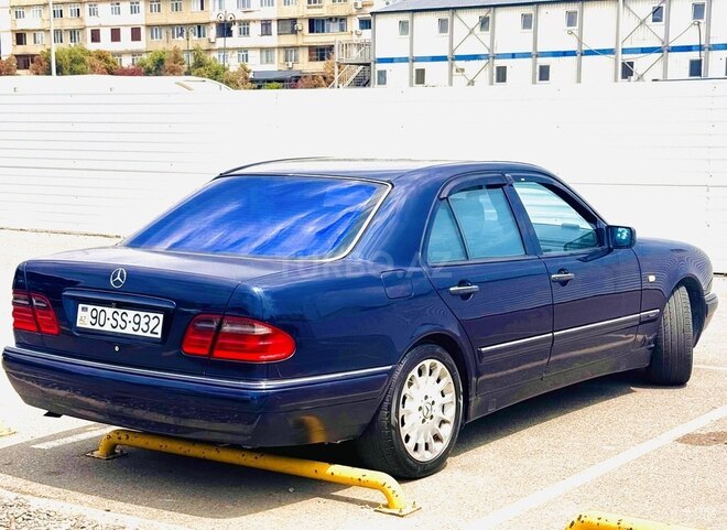 Mercedes E 200-10