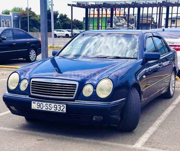 Mercedes E 200-2