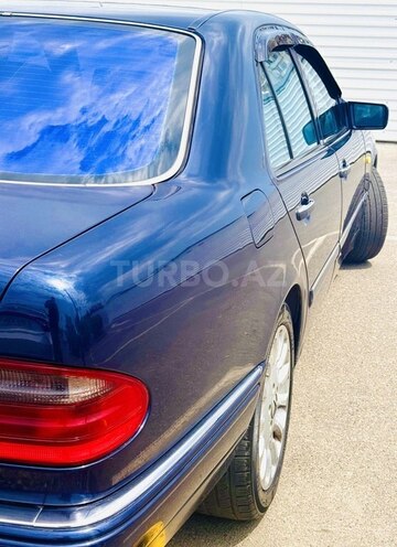 Mercedes E 200-8