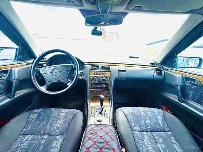 Mercedes E 200-12