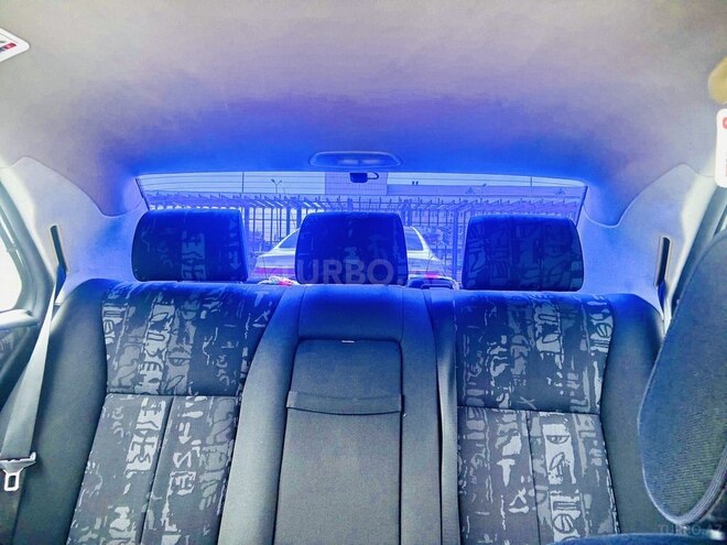 Mercedes E 200-13