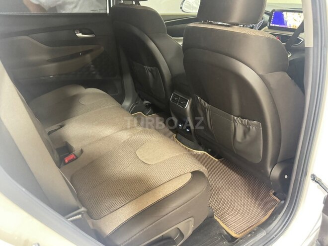 Hyundai Santa Fe-13