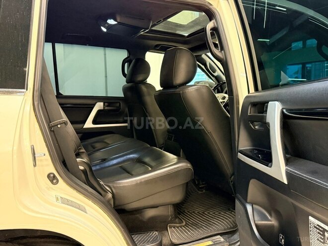 Toyota Land Cruiser-5