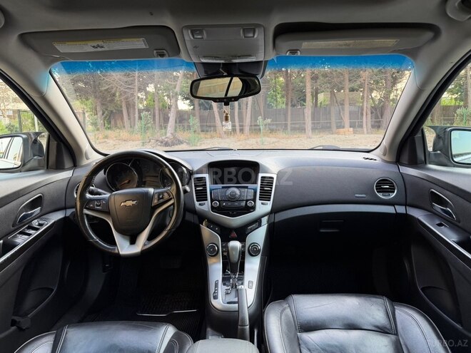 Chevrolet Cruze-12