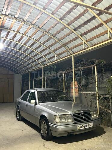 Mercedes 220 E-1