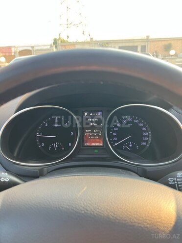 Hyundai Santa Fe-12