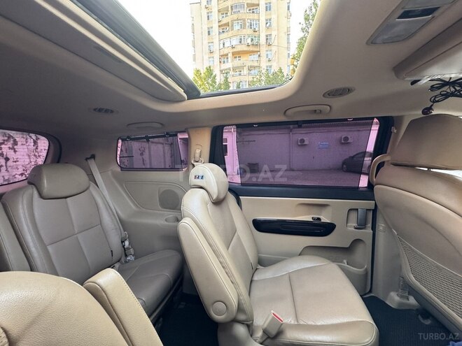 Kia Carnival-13