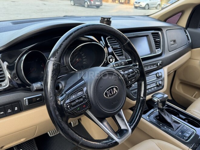 Kia Carnival-5