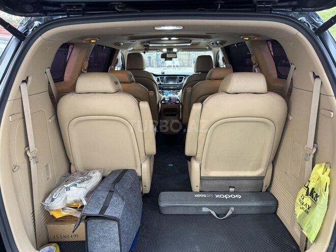 Kia Carnival-16
