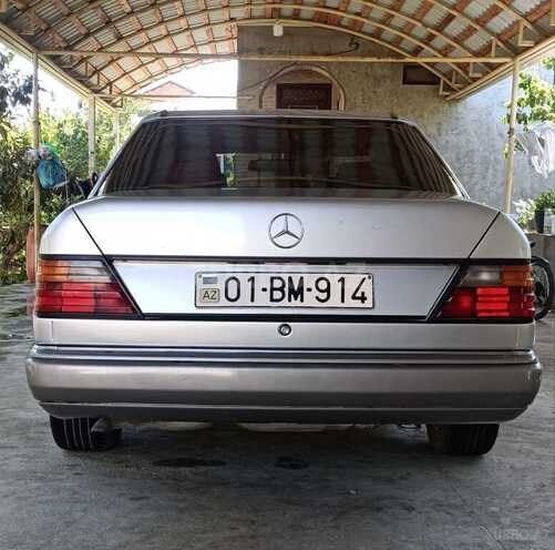 Mercedes 220 E-2