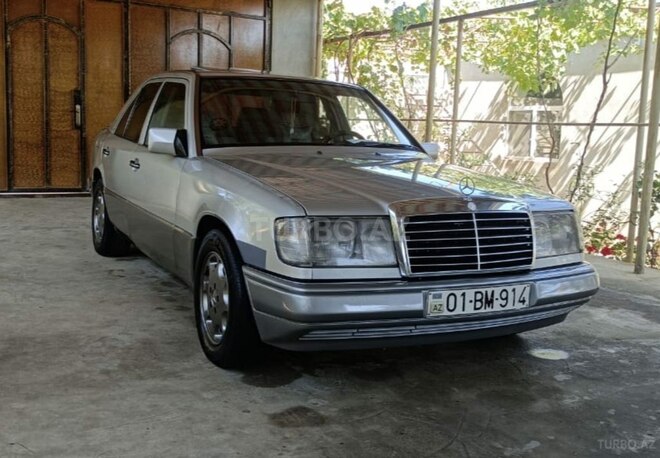 Mercedes 220 E-6