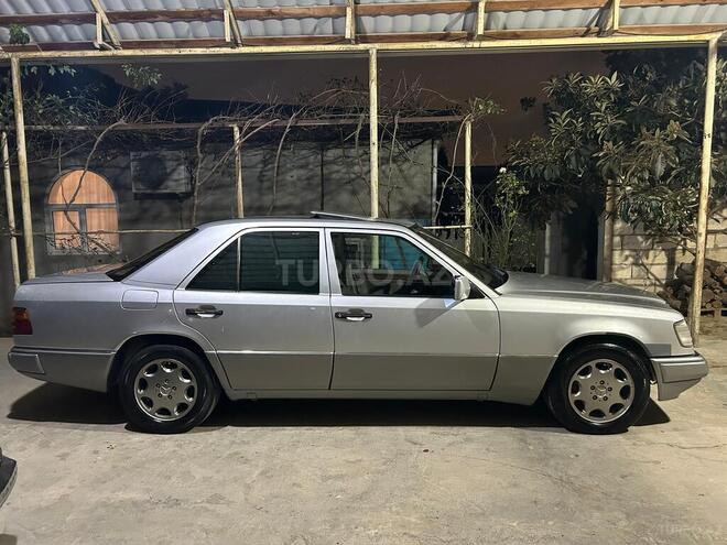 Mercedes 220 E-4