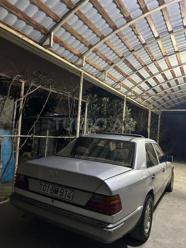 Mercedes 220 E-5