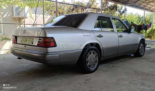 Mercedes 220 E-8