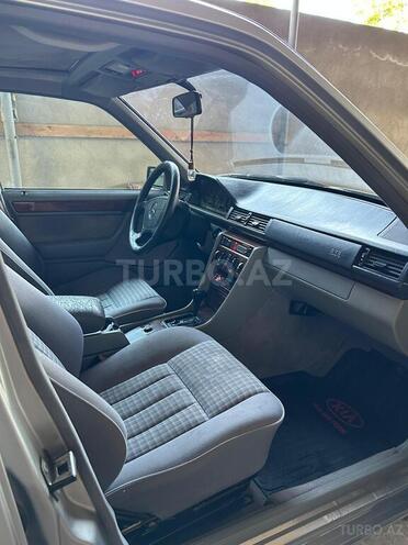 Mercedes 220 E-10