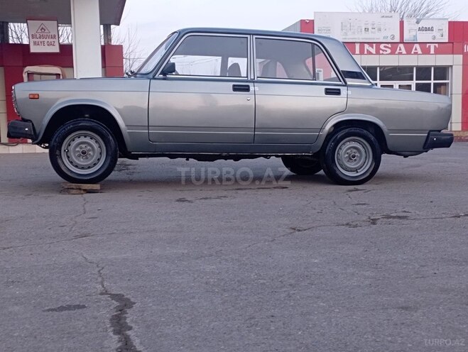 LADA (VAZ) 2107-2
