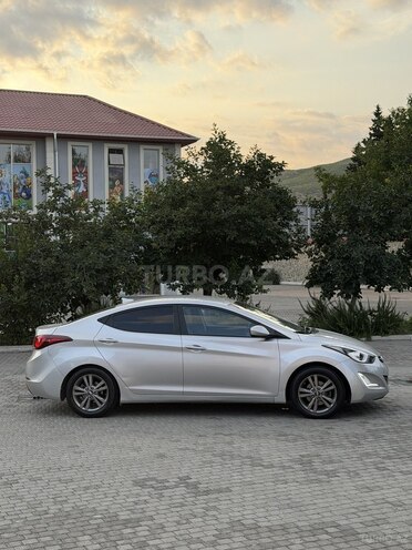 Hyundai Elantra-4