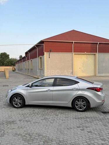 Hyundai Elantra-8