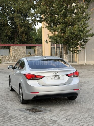 Hyundai Elantra-6