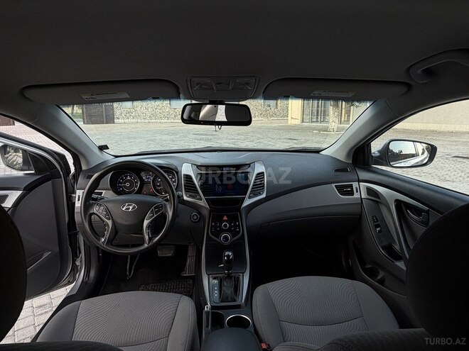 Hyundai Elantra-11