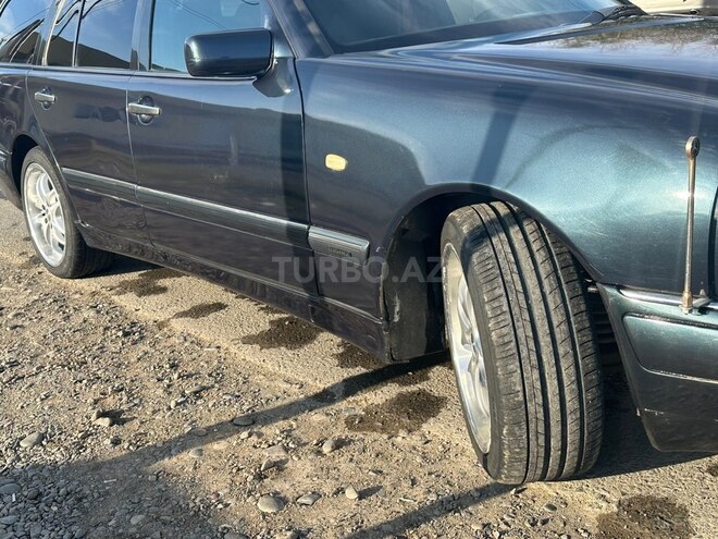 Mercedes E 200-10