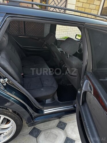 Mercedes E 200-5