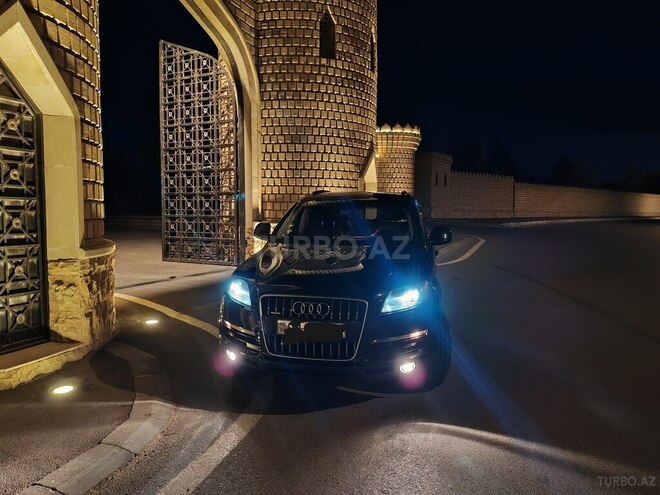 Audi Q7-1