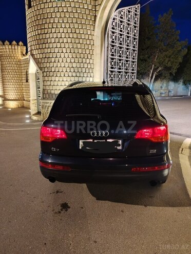 Audi Q7-4