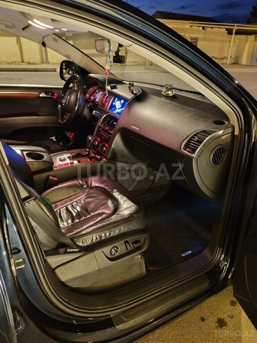 Audi Q7-6