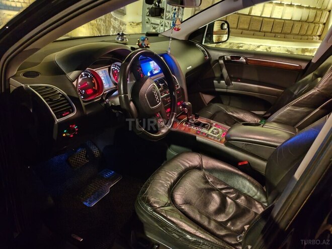 Audi Q7-8