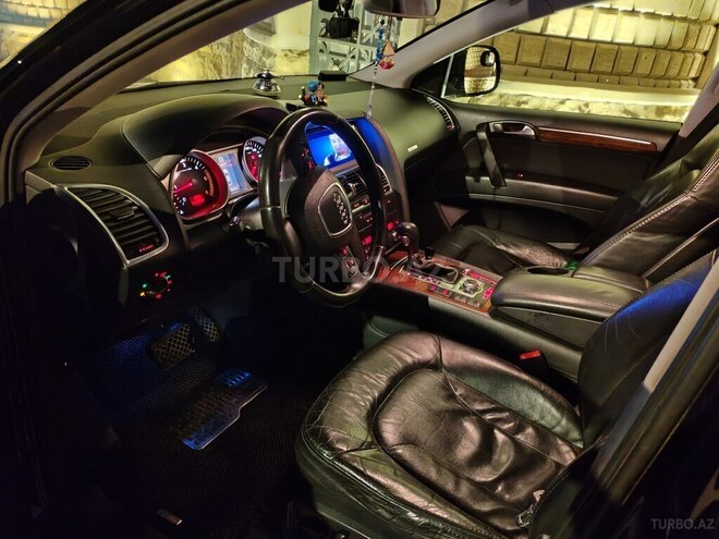 Audi Q7-7