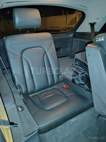 Audi Q7-12