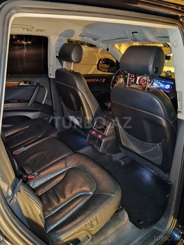 Audi Q7-13