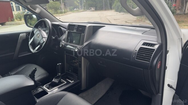 Toyota Land Cruiser Prado-4